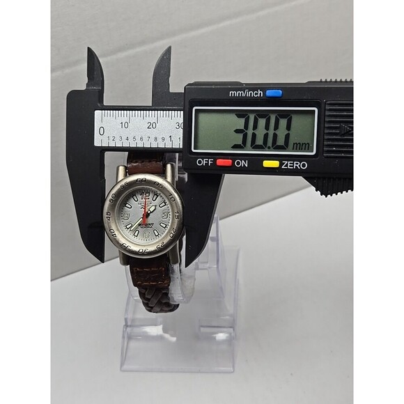 Vintage Reebok Sport 100M Quartz Watch Silver New Battery Womens Leather Strap - Picture 4 of 11